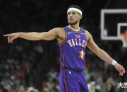 开云体育app-关于太阳险胜凯尔特人，布克孤军奋战砍下40+的信息