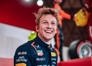 开云体育直播-包含法拉利鏖战索伯车队，汉密尔顿扛起全队的词条