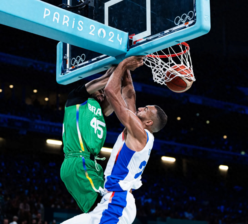 包含法国男篮横扫澳大利亚男篮，巴图姆爆发神勇的词条