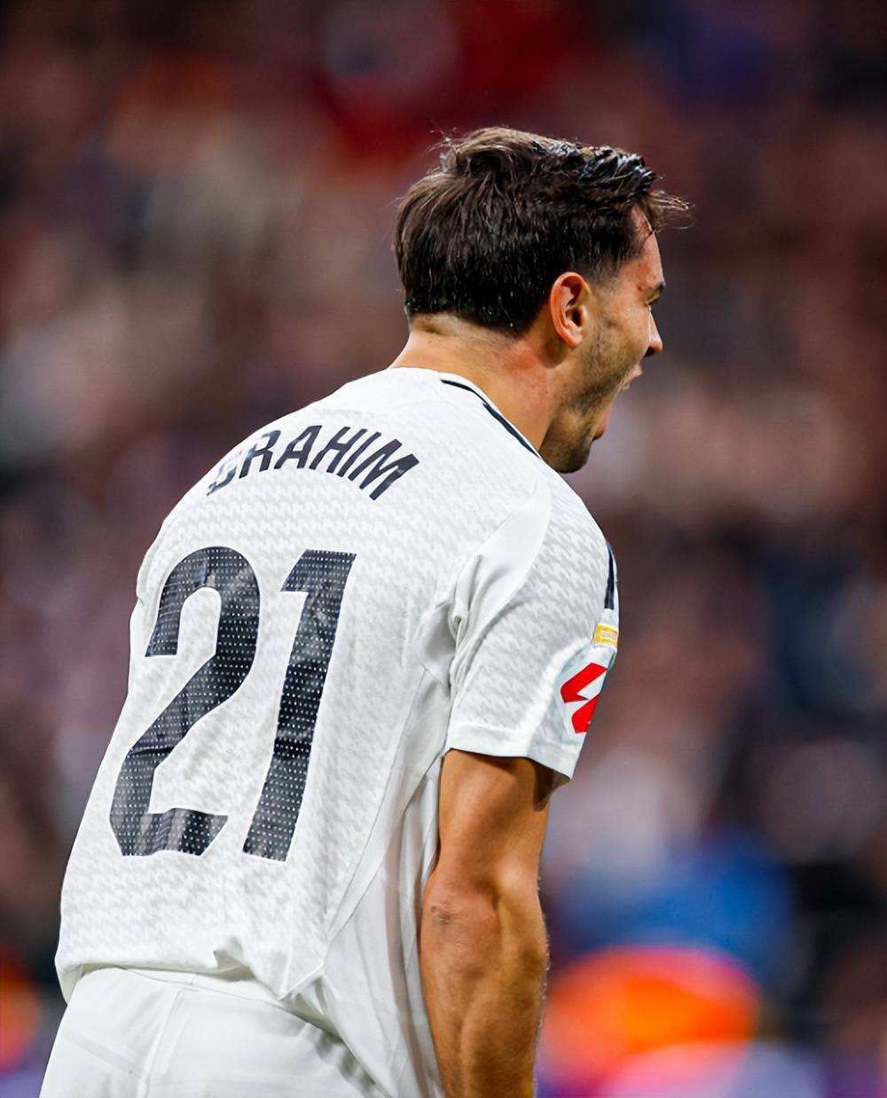 关于丹麦完胜巴萨，布鲁诺·费尔南德斯完成帽子戏法的信息