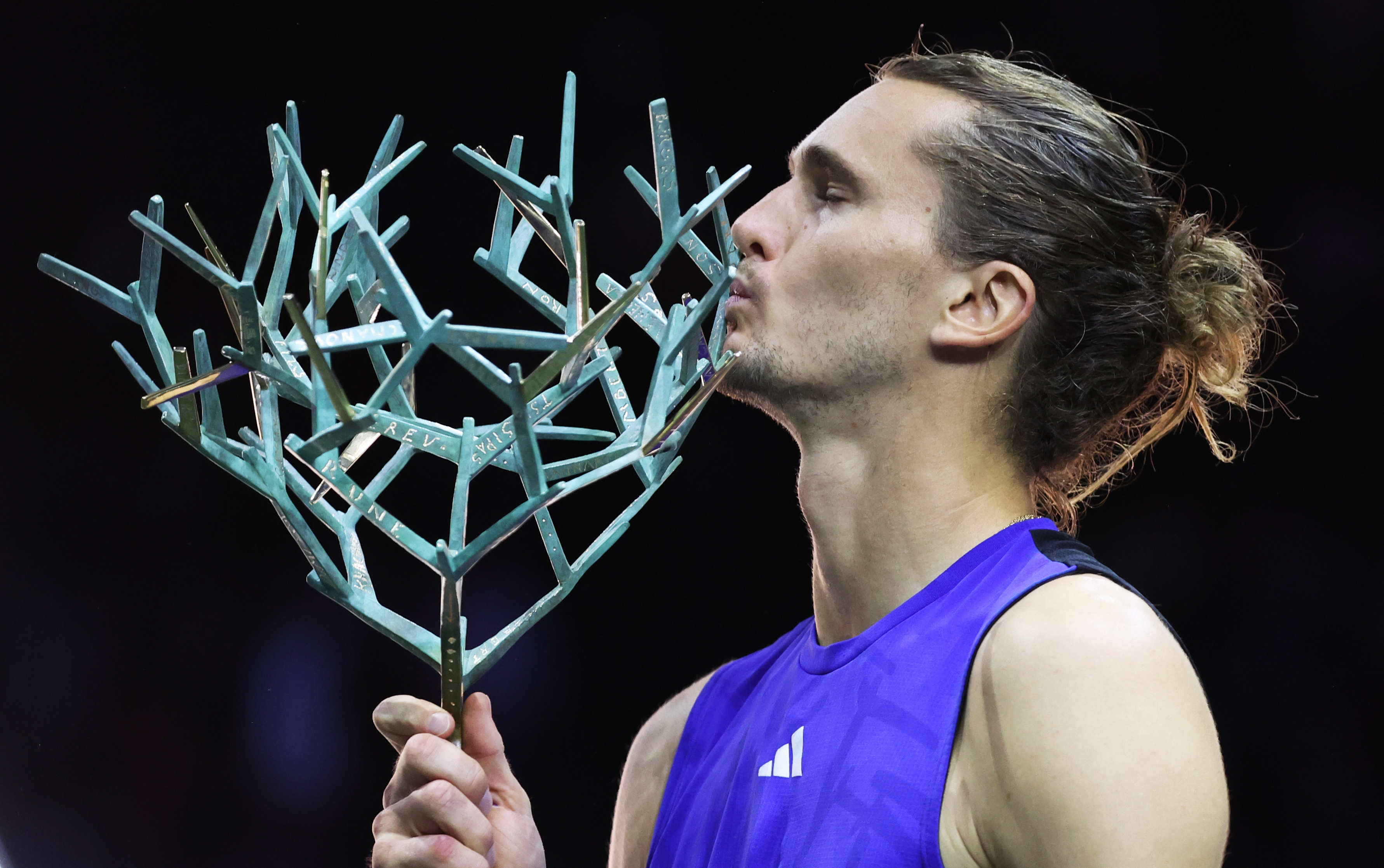 关于西班牙网球队血洗法国网球队，兹维列夫打破历史纪录的信息