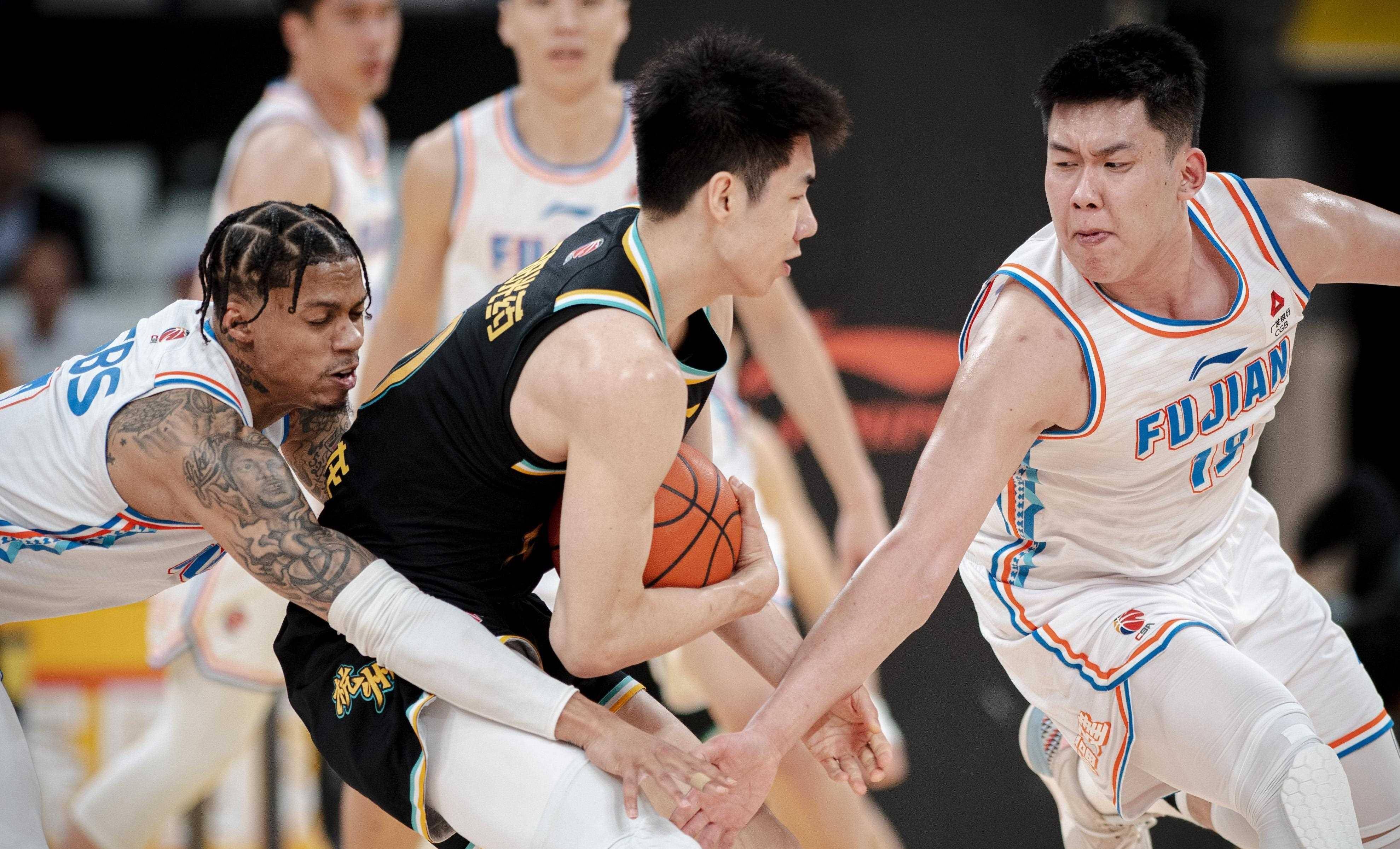 关于辽宁男篮大胜福建队，取得四连胜的信息