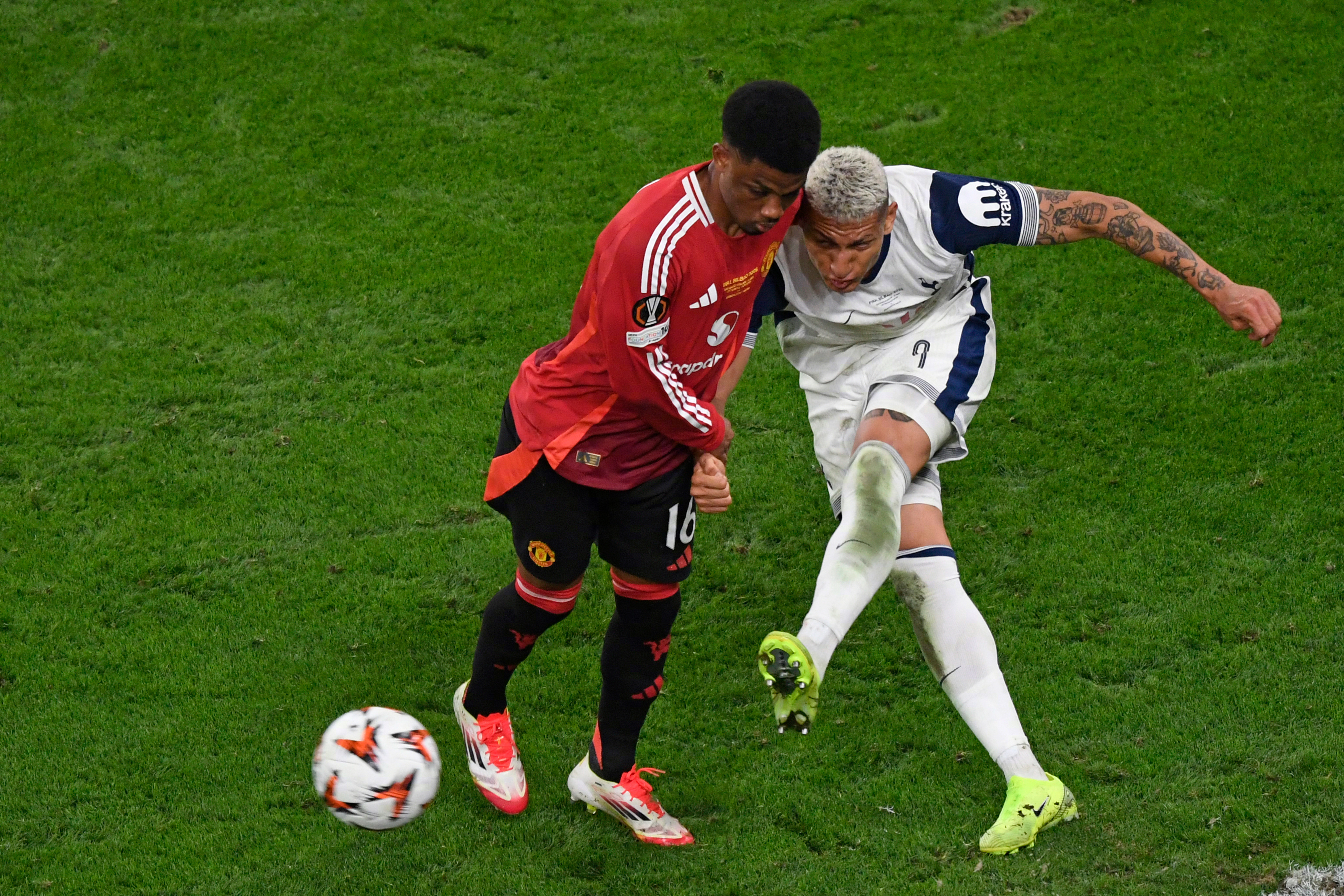 曼联顽强逼平,继续保持不败的简单介绍 曼联顽强逼平,继续保持不败的简单介绍