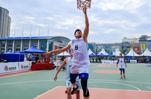 赛场表现尽显风采，球员实力有目共睹的简单介绍