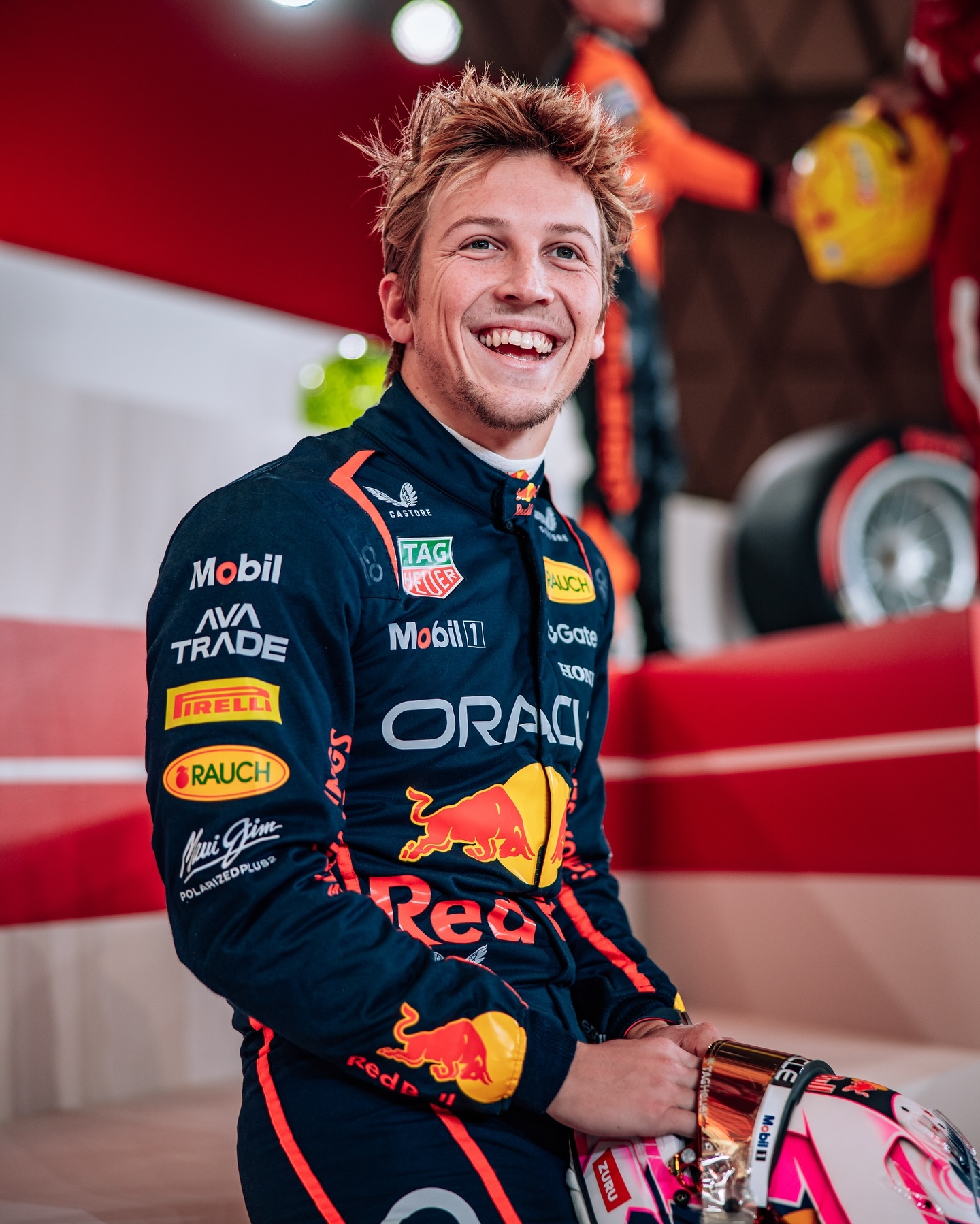 包含法拉利鏖战索伯车队，汉密尔顿扛起全队的词条